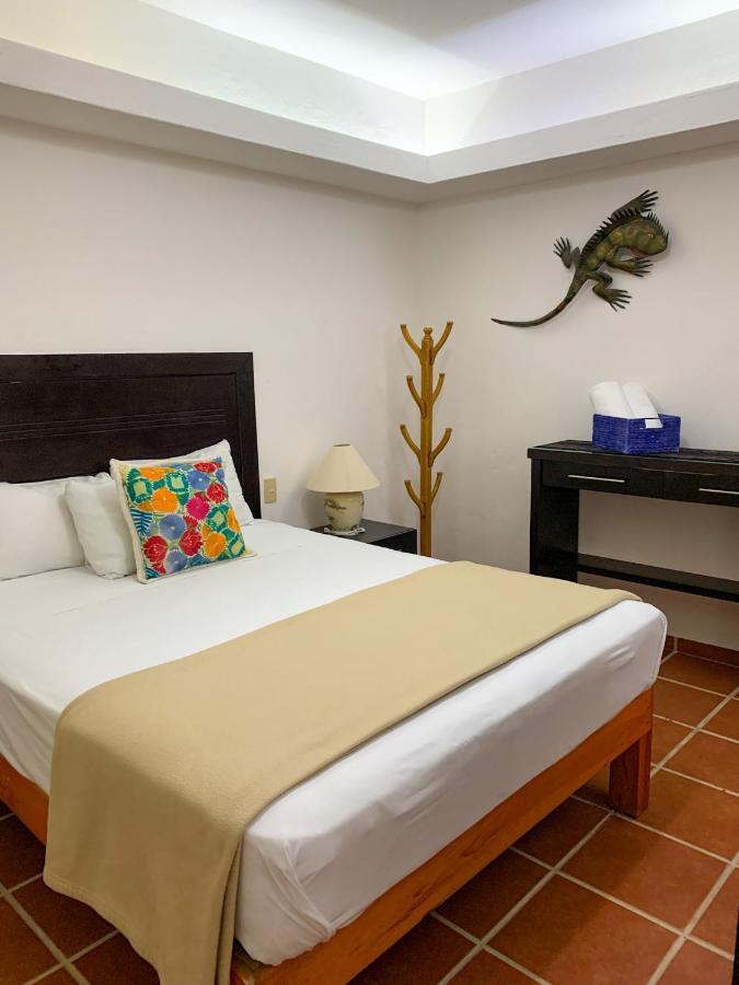 La Iguana Vallarta Lgbt Adults Only - Romantic Zone - Party Clubbing Street Puerto Vallarta Luaran gambar