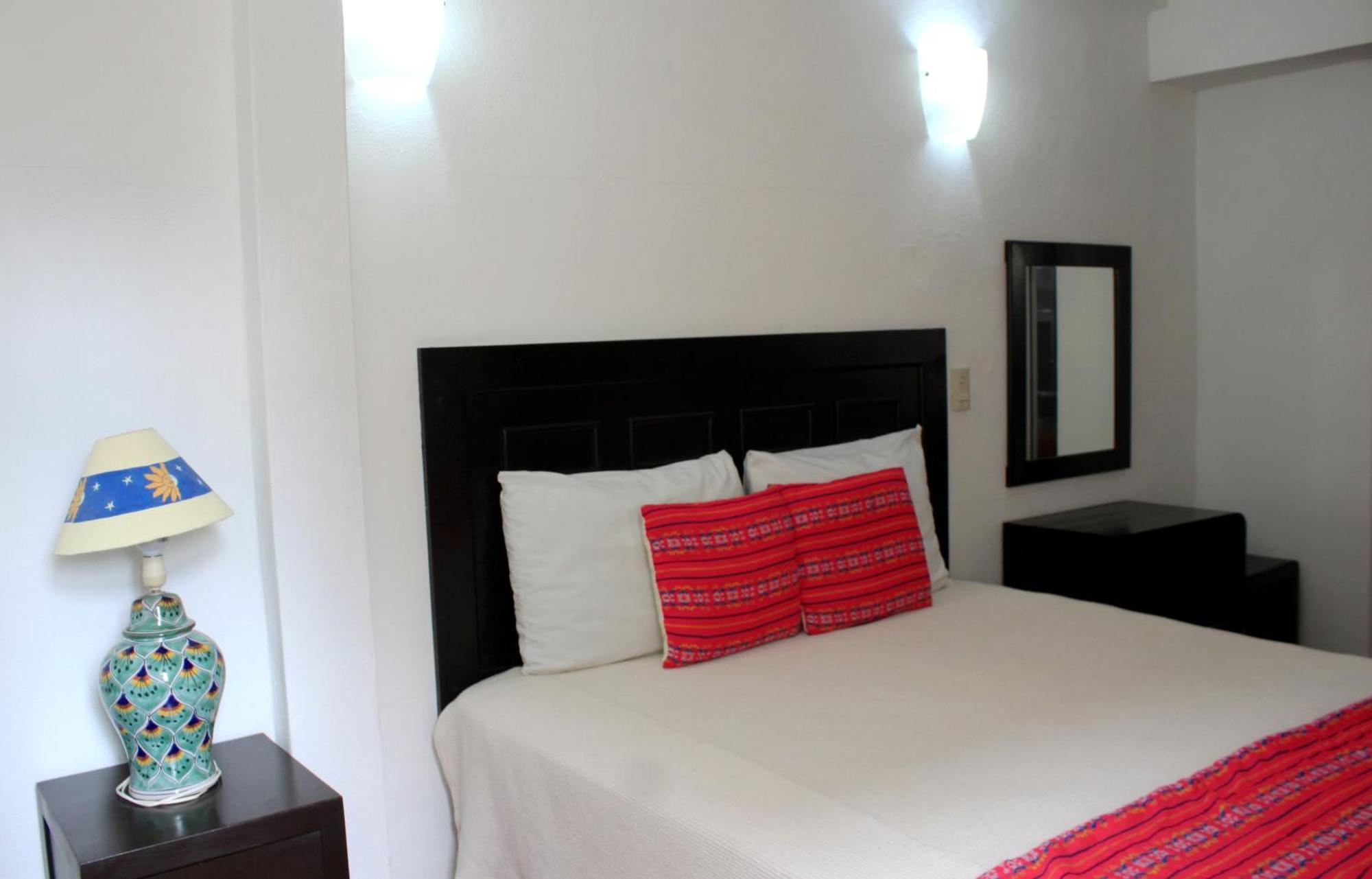 La Iguana Vallarta Lgbt Adults Only - Romantic Zone - Party Clubbing Street Puerto Vallarta Bilik gambar