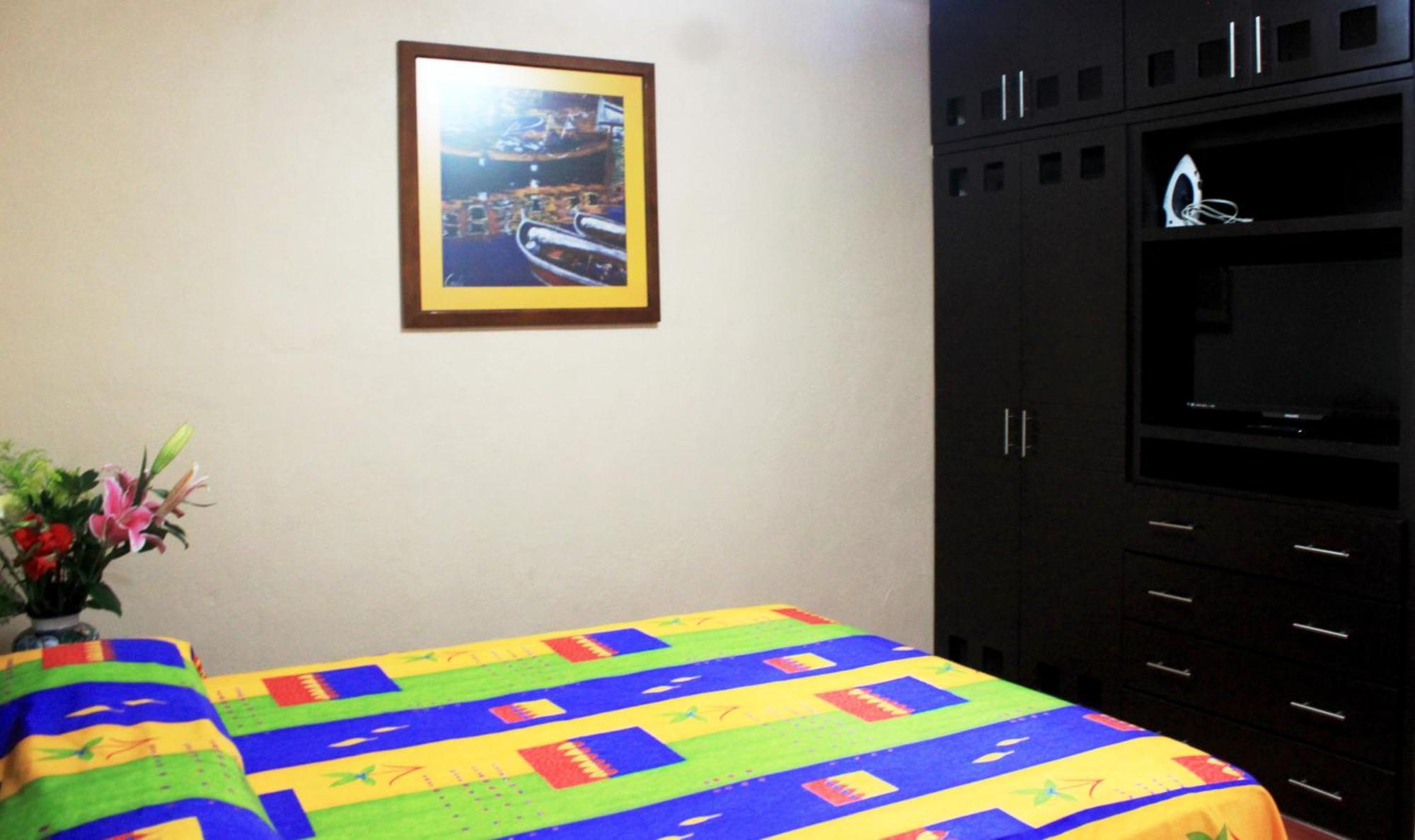 La Iguana Vallarta Lgbt Adults Only - Romantic Zone - Party Clubbing Street Puerto Vallarta Bilik gambar
